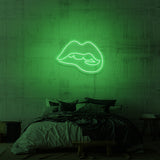 "BITING LIPS" NEON SKILT