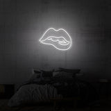 "BITING LIPS" NEON SKILT