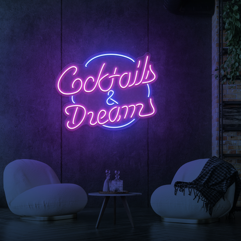 Upplyst annons "Cocktails & Dreams". 