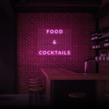 Leuchtreklame „Essen & Cocktails“. 