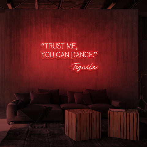 Upplyst skylt "TEQUILA DANCE". 