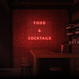 Leuchtreklame „Essen & Cocktails“. 